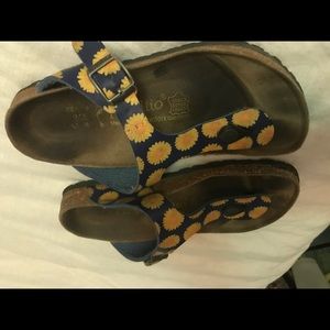 Birkenstocks with lovely daisies